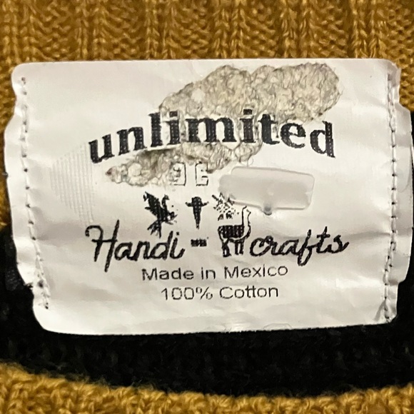 Unlimited- poncho , sweater with/ geometric patterns - Picture 2 of 4